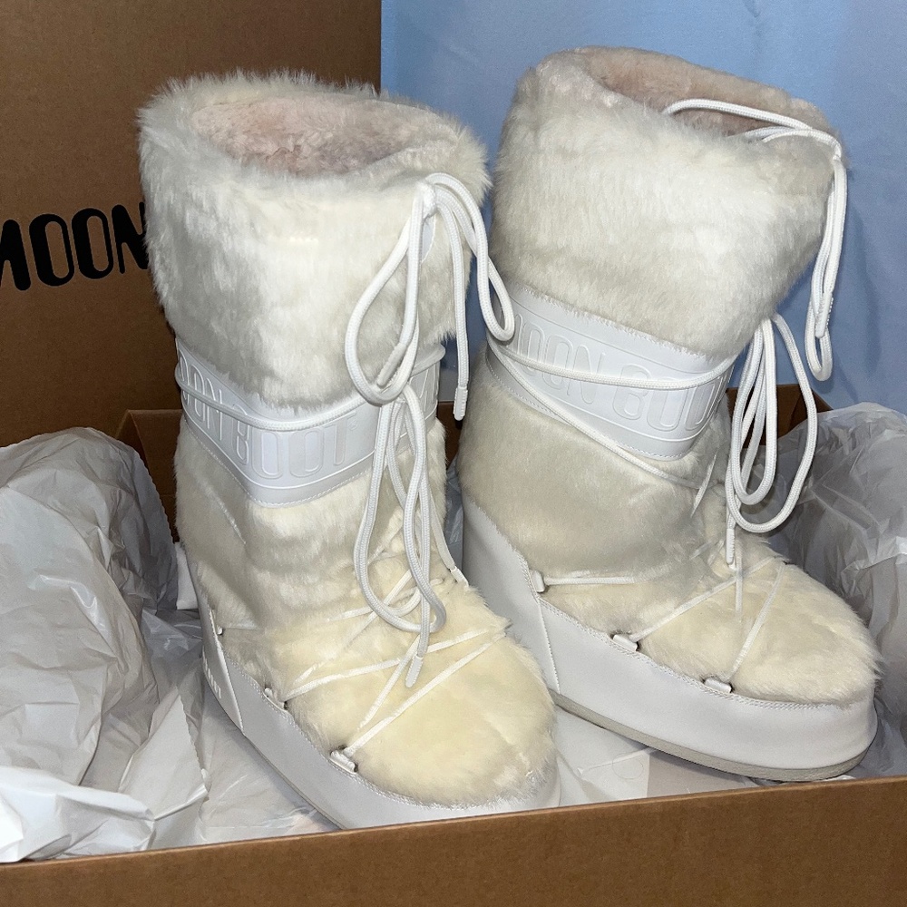 Brand New Moot Boots, White Fur